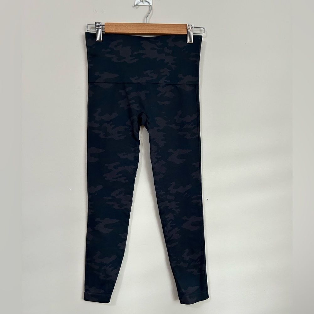 Spanx Seamless Cropped Leggings Camo Printed